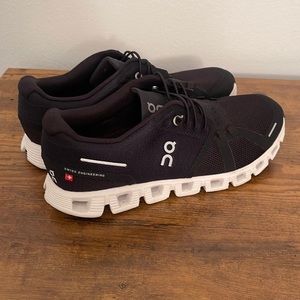 Women's Cloud 5 Low Top Sneakers SIZE 8